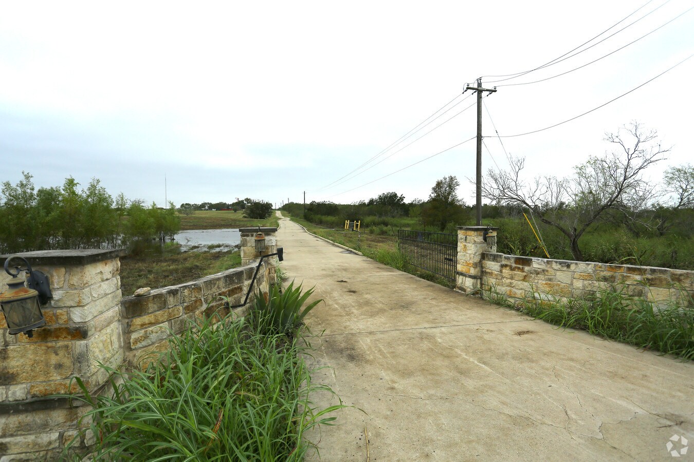 7600 Elroy Rd, Del Valle, TX 78617