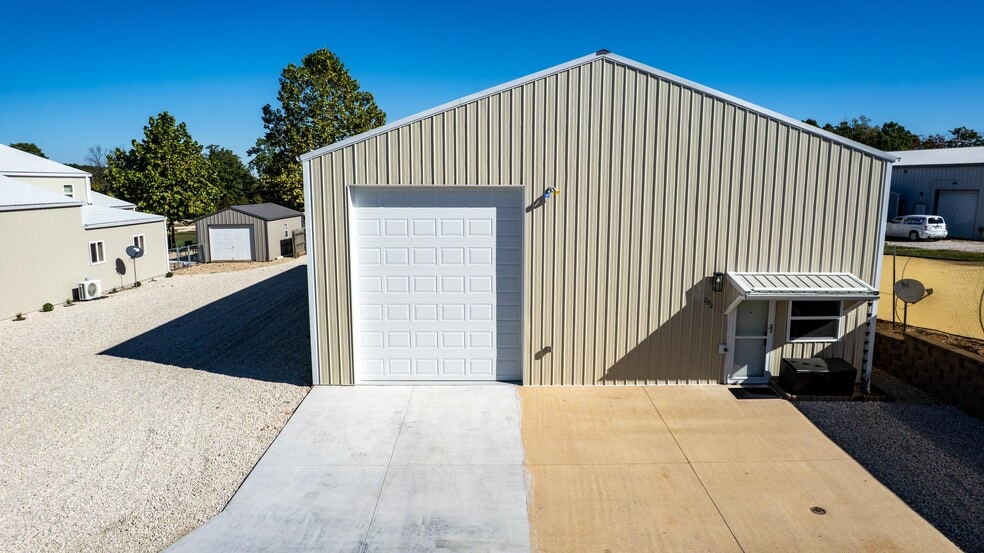202 Hemi Ln, Gravois Mills, MO for sale - Building Photo - Image 3 of 39