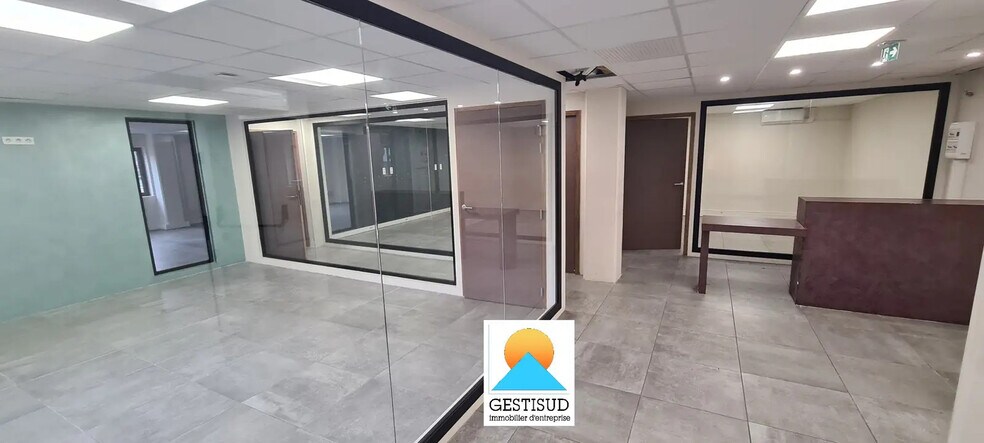 Office in Aubagne for lease - Interior Photo - Image 1 of 4