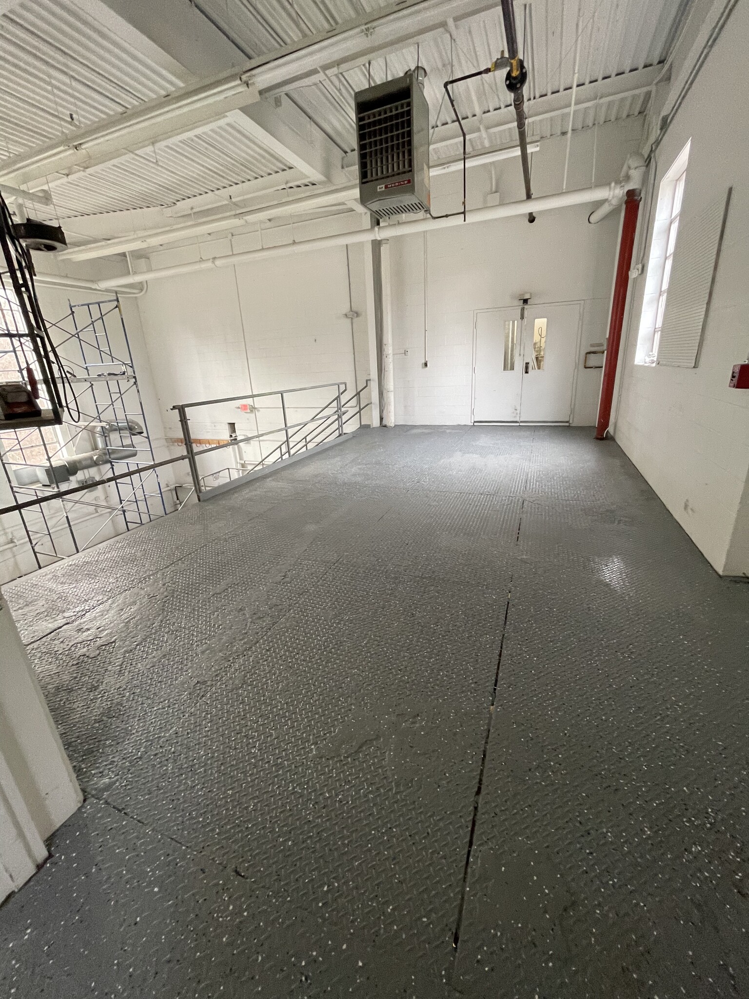 504 Hazard Ave, Enfield, CT for lease Interior Photo- Image 1 of 3