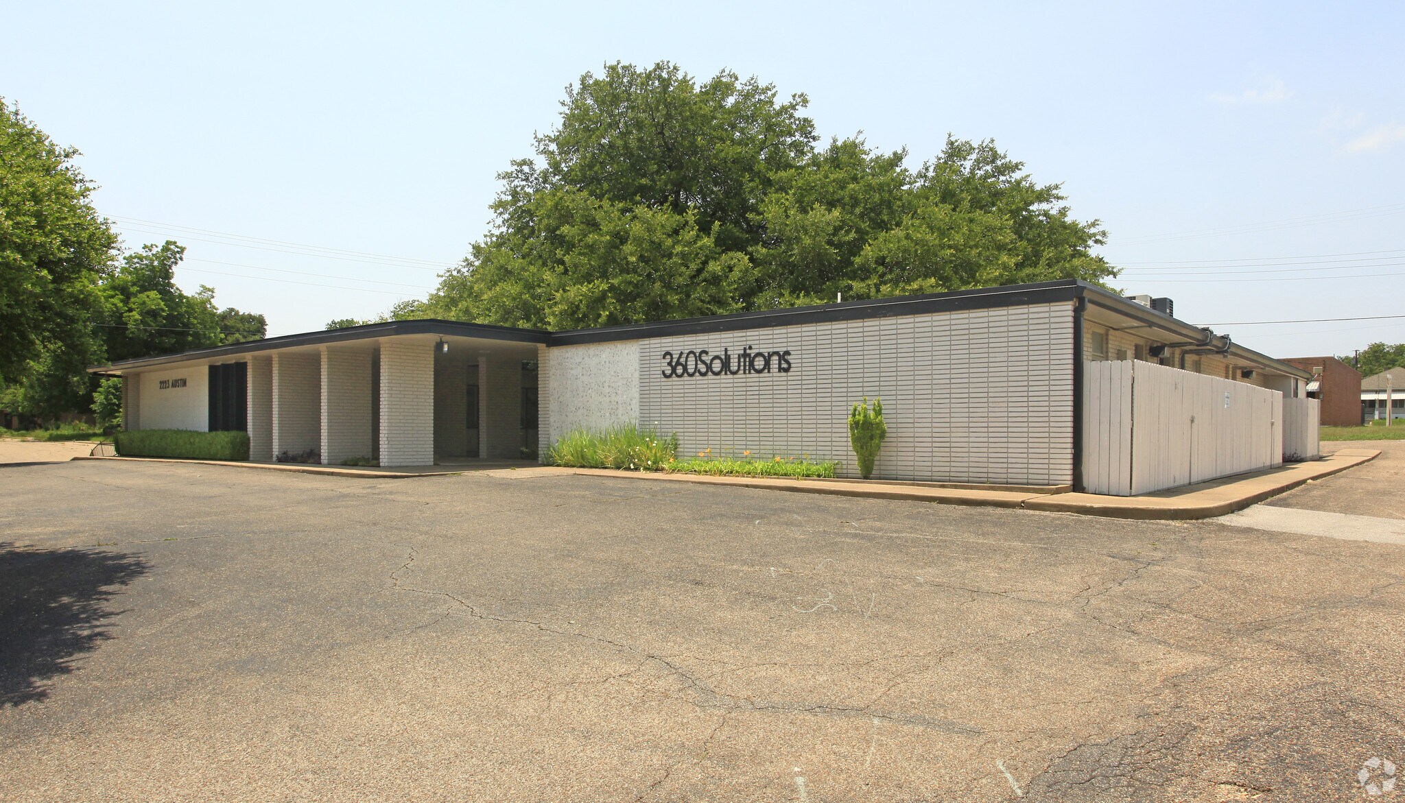 2223 Austin Ave, Waco, TX for sale Primary Photo- Image 1 of 1