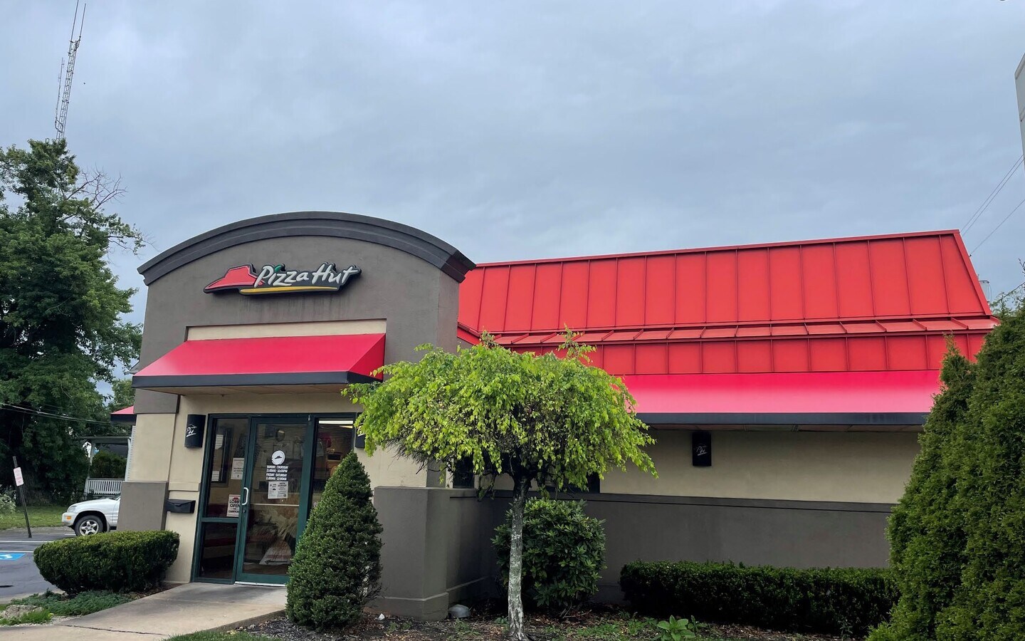 239 N Market St, East Palestine, OH 44413