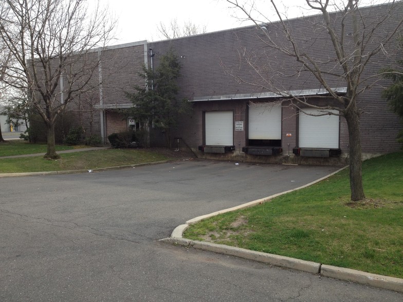 40 Whelan Rd, East Rutherford, NJ for lease - Building Photo - Image 1 of 7