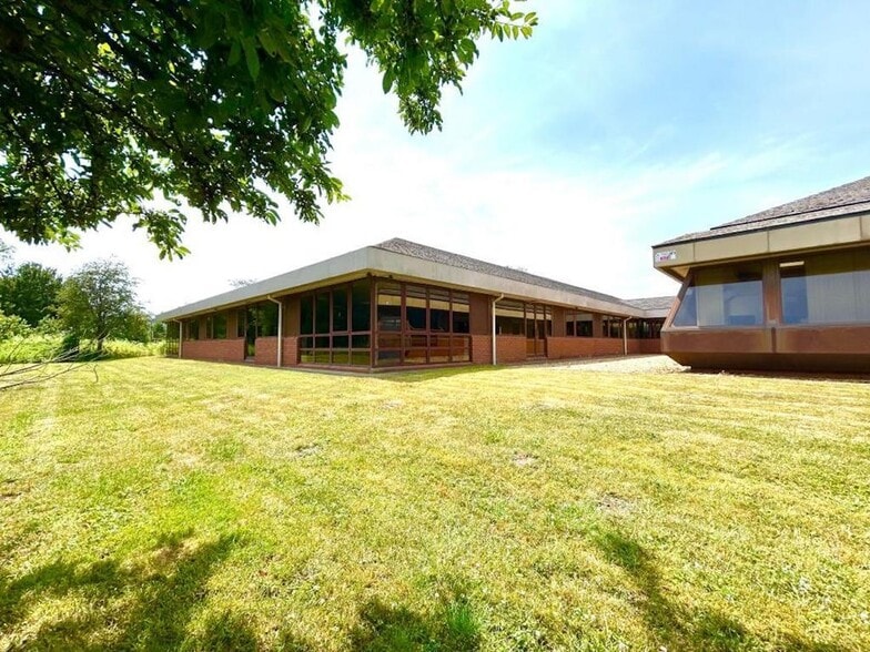 Beaumont Close, Banbury for lease - Building Photo - Image 3 of 26