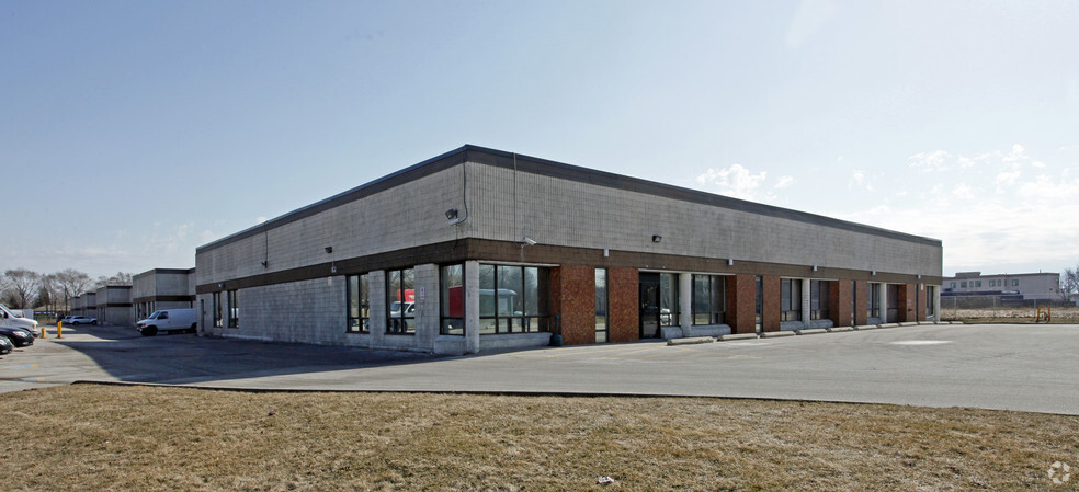 689 Warden Ave, Toronto, ON for lease - Building Photo - Image 2 of 3