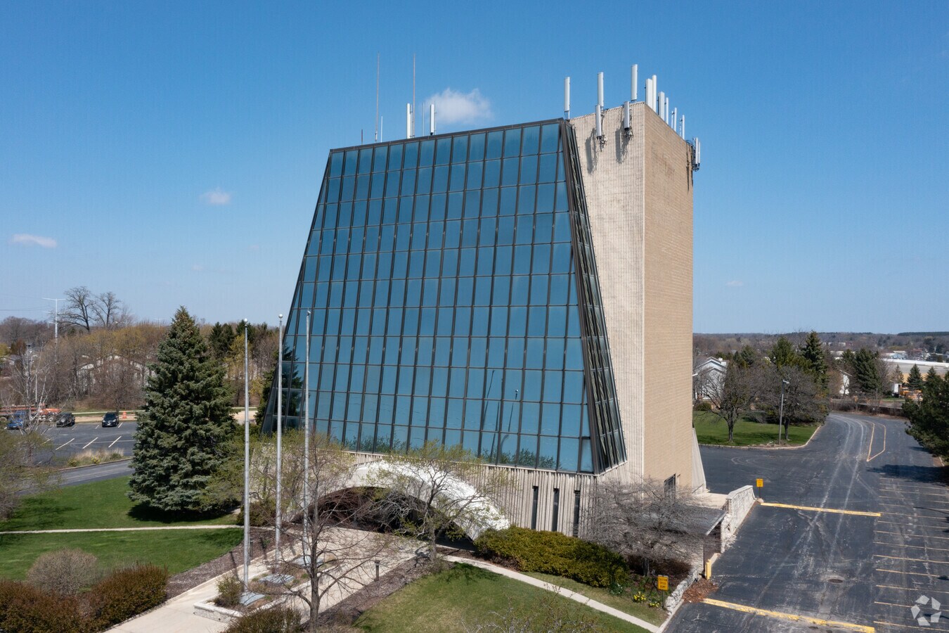 101 Falls Rd, Grafton, WI 53024