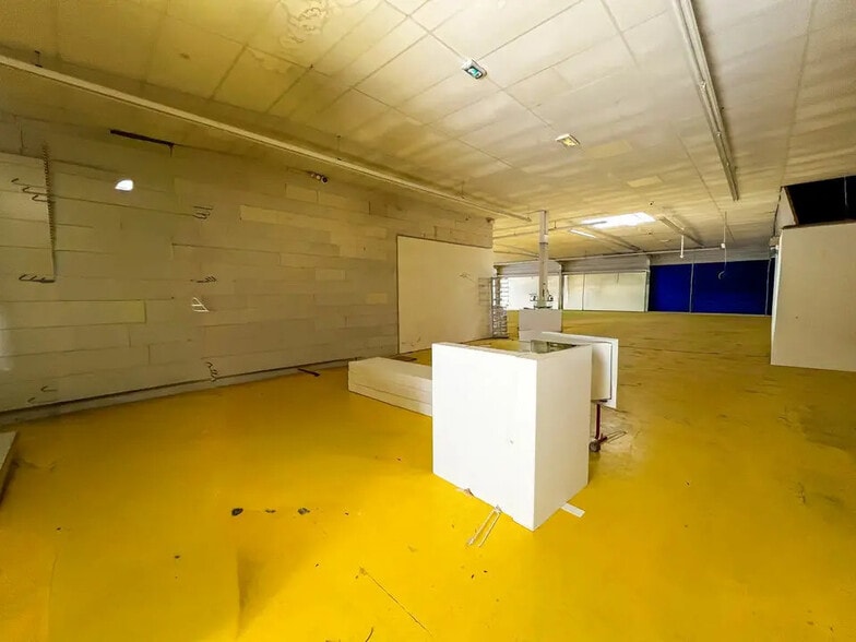 Retail in Orange for lease - Interior Photo - Image 3 of 8