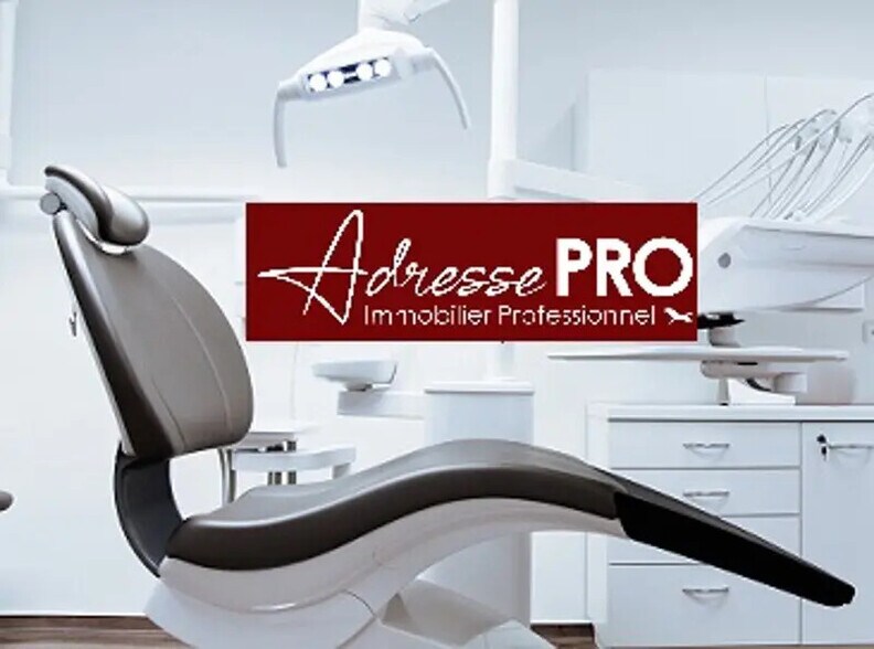 Retail in La Rochelle for lease - Interior Photo - Image 3 of 4