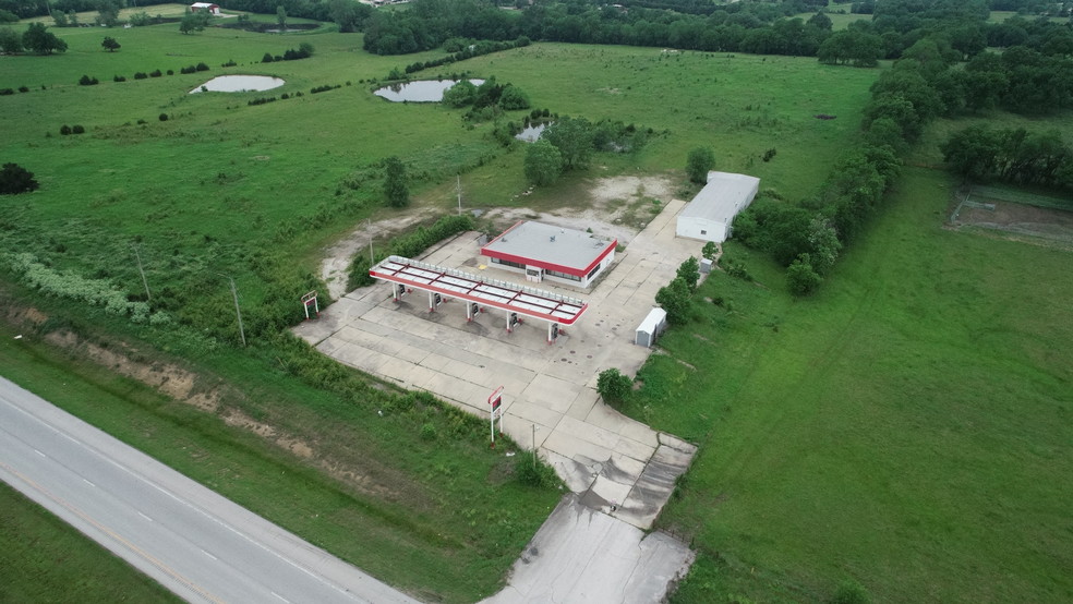 946 Highway 69, Fort Scott, KS for sale - Primary Photo - Image 1 of 1