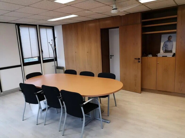 Office in Saint-Germain-en-Laye for lease - Interior Photo - Image 3 of 8