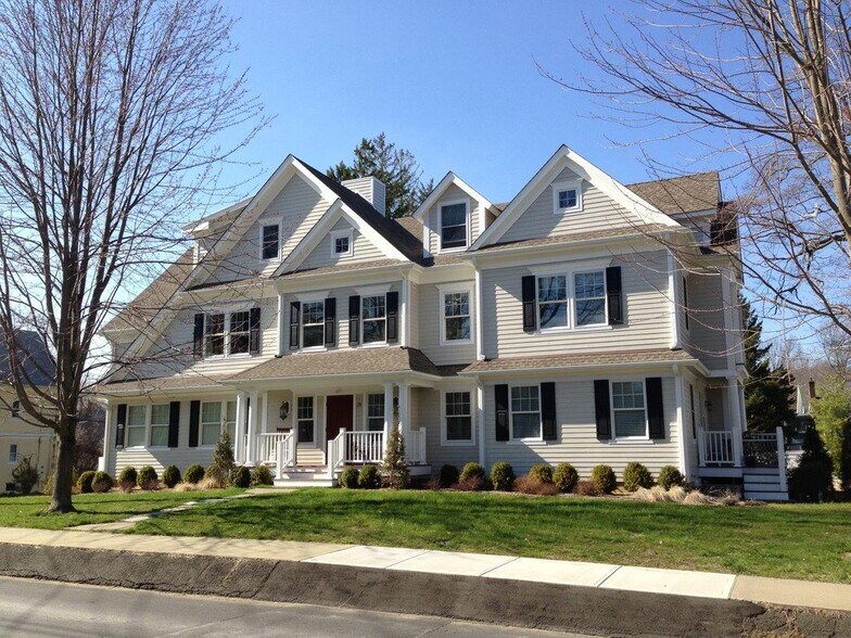 28 Gilbert St, Ridgefield, CT for sale - Primary Photo - Image 1 of 1