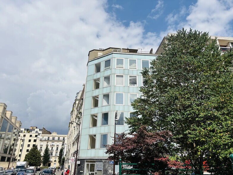 22 Rue Beffroy, Neuilly-sur-Seine for sale - Building Photo - Image 3 of 5