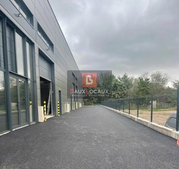 Flex in Aigues-Mortes for lease - Building Photo - Image 2 of 3