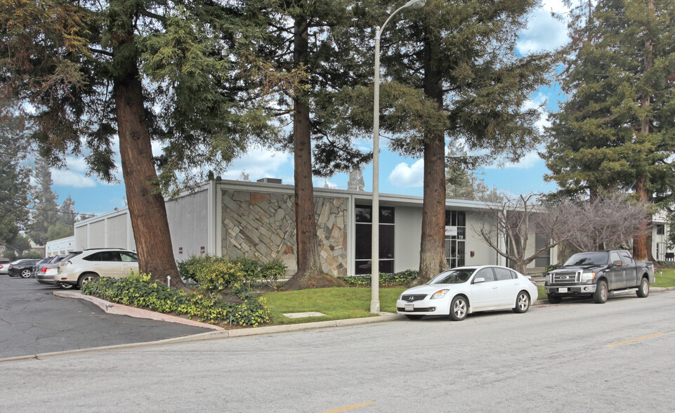 733-735 N Pastoria Ave, Sunnyvale, CA for lease - Primary Photo - Image 1 of 6