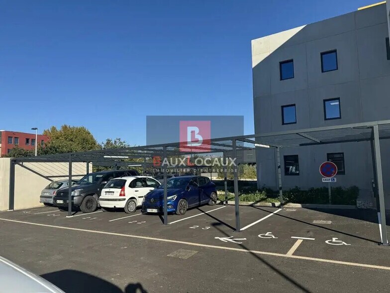 Office in Avignon for sale - Building Photo - Image 2 of 8