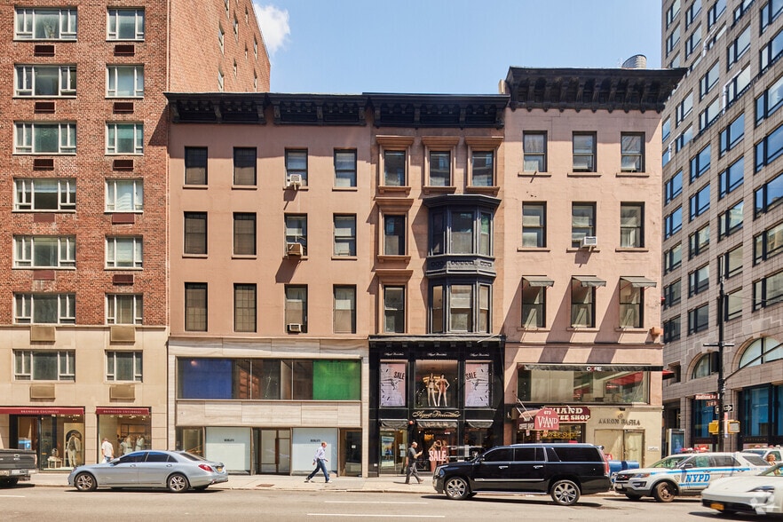 675 Madison Ave, New York, NY for lease - Building Photo - Image 2 of 7