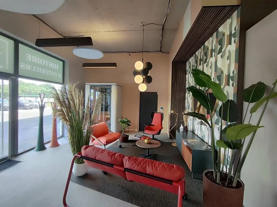 Office in Vaulx-Milieu for lease Lobby- Image 1 of 5