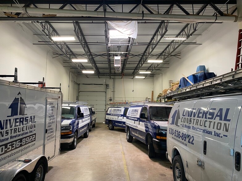 2760 Beverly Dr, Aurora, IL for lease - Building Photo - Image 2 of 5