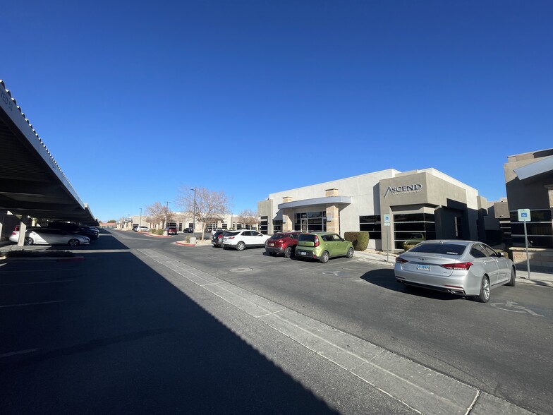 5225 S Durango Dr, Las Vegas, NV for lease - Building Photo - Image 3 of 8