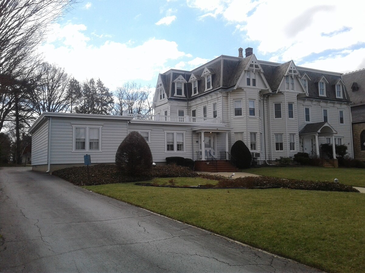 30 W Main St, Moorestown, NJ 08057