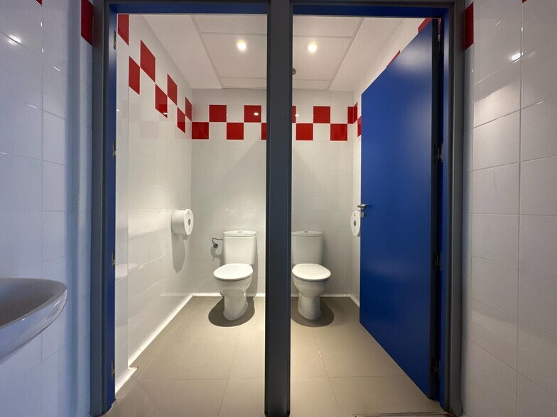 Retail in Zaragoza, Zaragoza for lease - Building Photo - Image 2 of 59