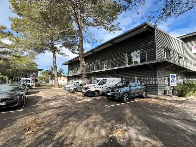 Flex in Signes for lease - Building Photo - Image 1 of 9