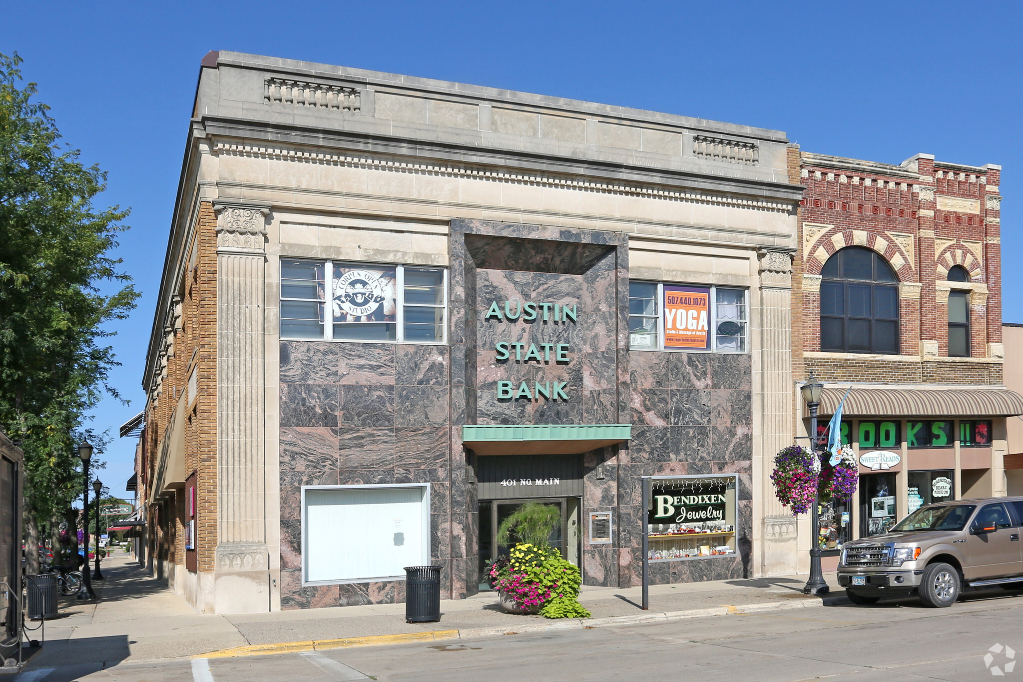 401 N Main St, Austin, MN for sale Primary Photo- Image 1 of 1