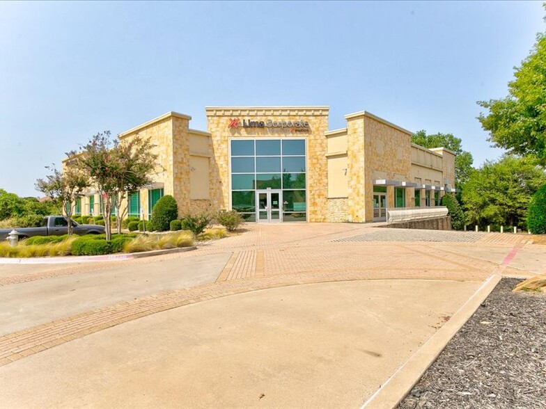 2001 NE Green Oaks Blvd, Arlington, TX for sale - Primary Photo - Image 1 of 25