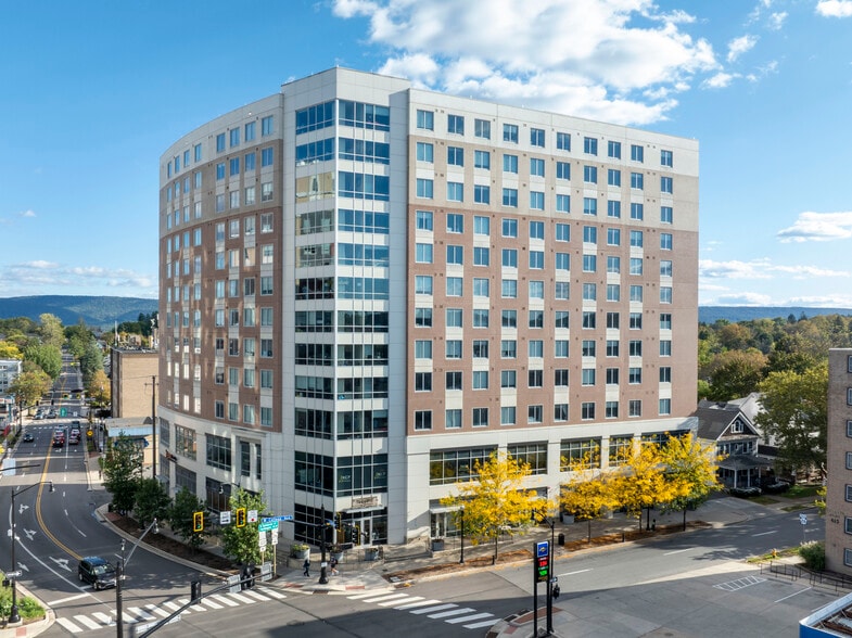 412 W College Ave, State College, PA for lease - Building Photo - Image 1 of 1