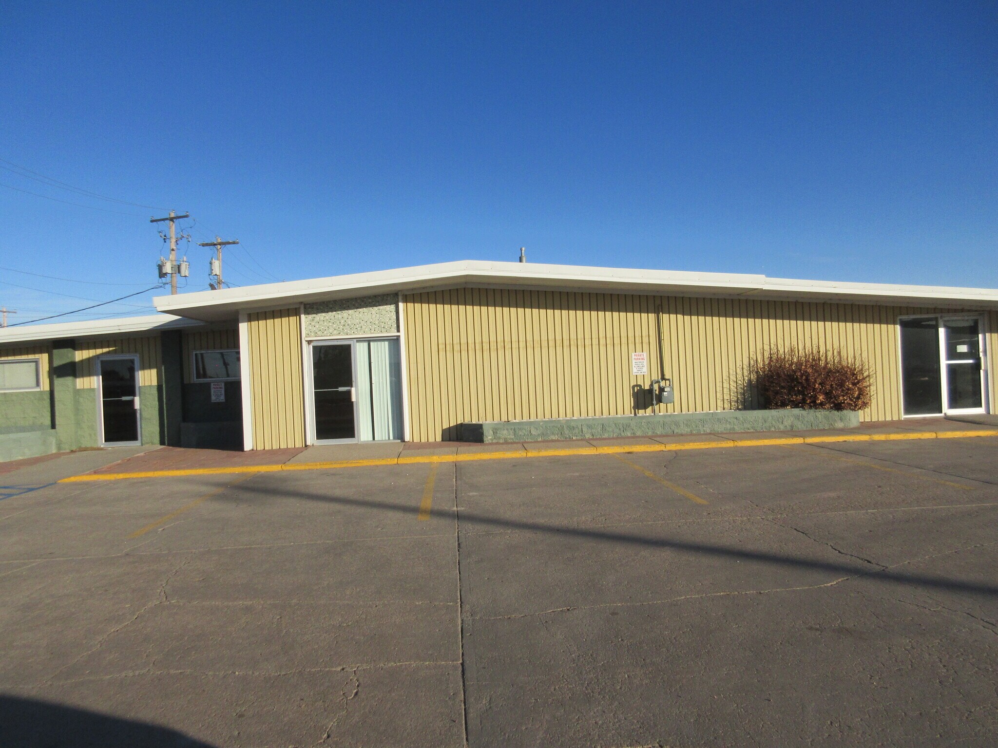 1905 E 20th St, Scottsbluff, NE for sale Primary Photo- Image 1 of 1