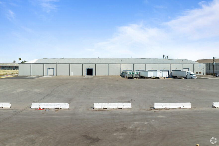 1203 N Gertrude Ave, Stockton, CA for lease - Primary Photo - Image 1 of 4