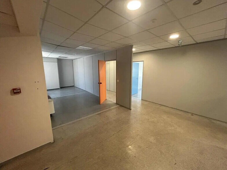Office in Toulon for lease - Interior Photo - Image 3 of 9