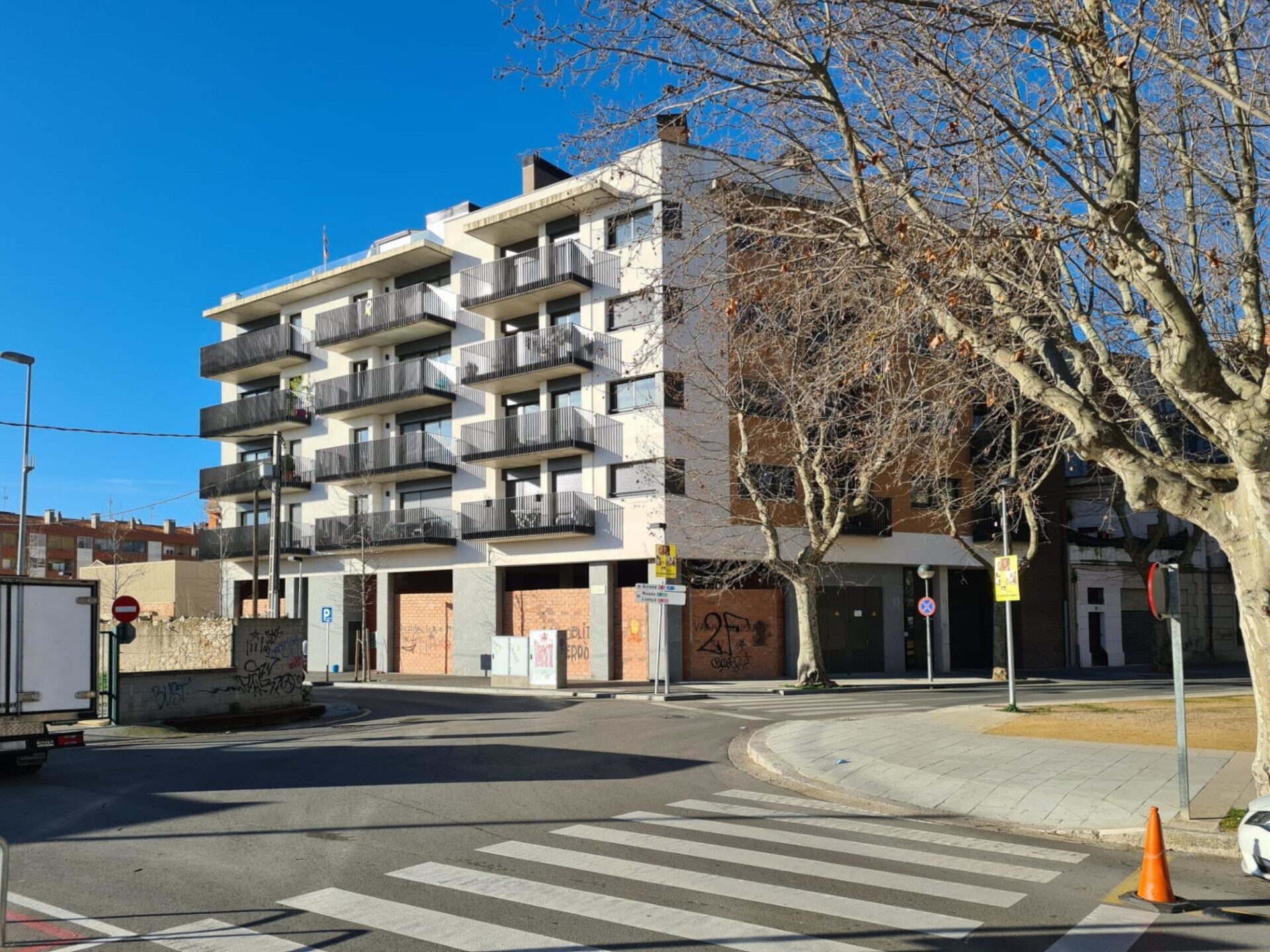 Retail in Figueres, Gerona for lease Building Photo- Image 1 of 2