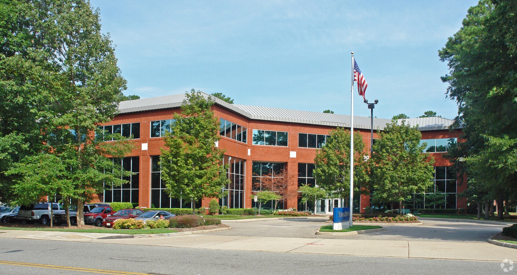 1 Old Oyster Point Rd, Newport News, VA 23602