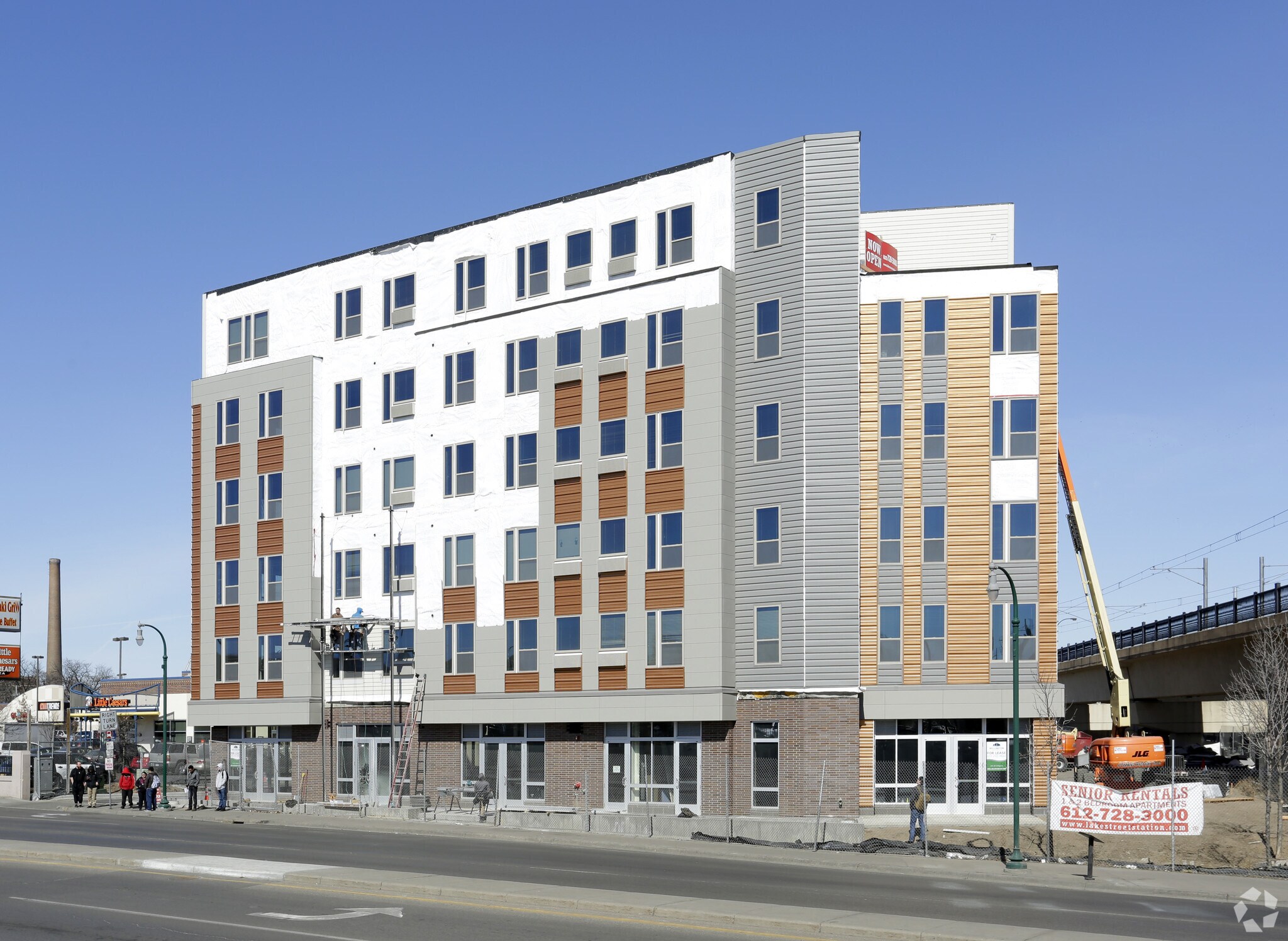 2220 E Lake St, Minneapolis, MN for lease Building Photo- Image 1 of 26