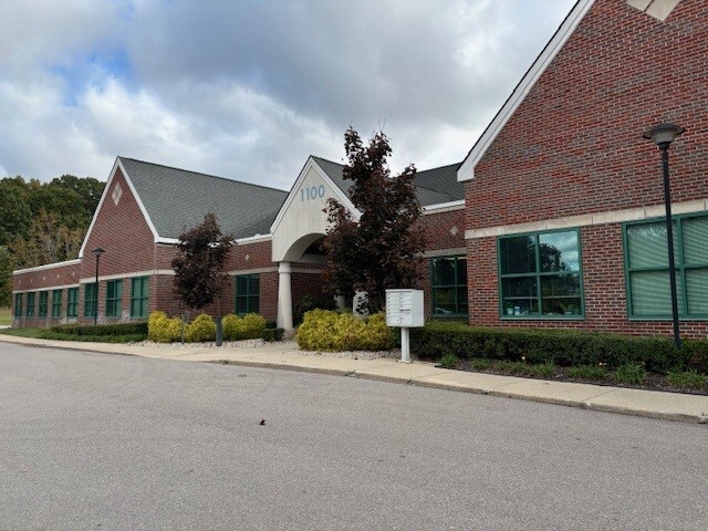 1100 Corporate Office Dr, Milford, MI for lease - Building Photo - Image 2 of 5