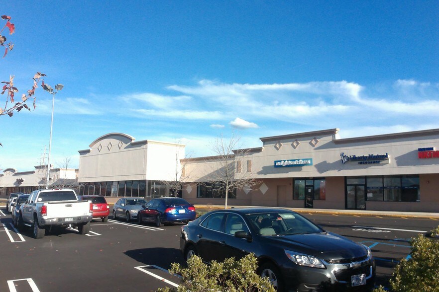 360-364 Route 211 St E, Middletown, NY for lease - Building Photo - Image 1 of 5
