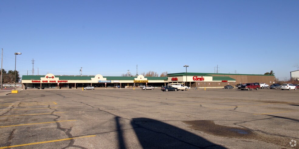 604 S Mitchell St, Cadillac, MI for lease - Building Photo - Image 3 of 8