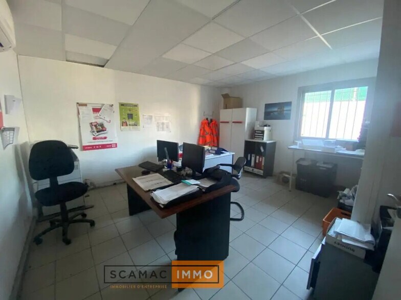 Office in Vitrolles for lease - Interior Photo - Image 2 of 5