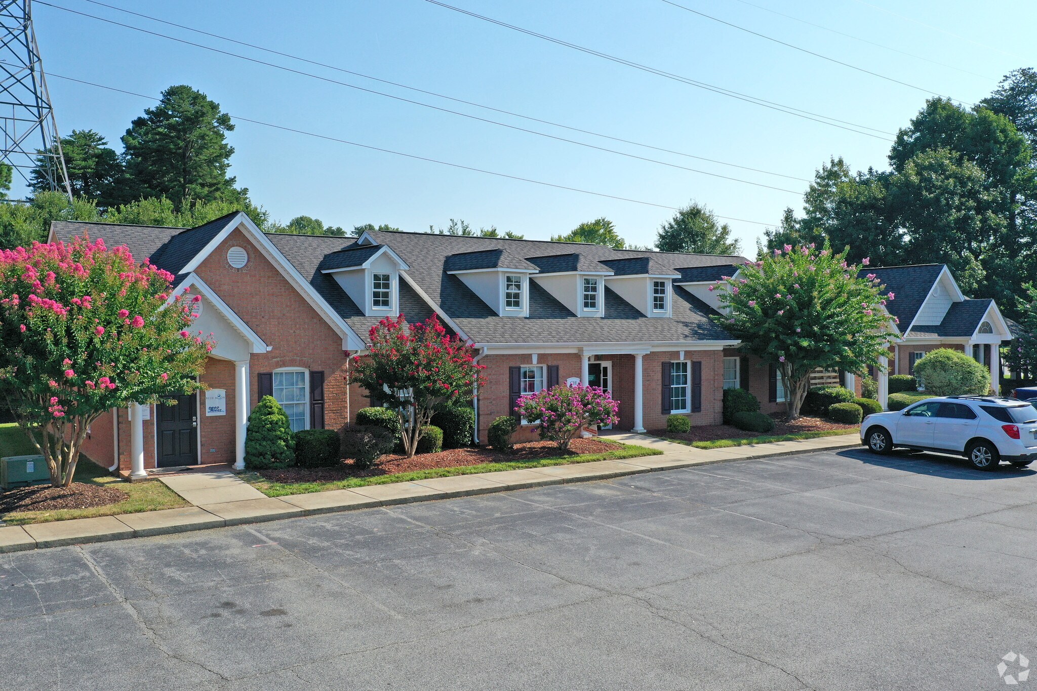 2209 Eastchester Dr, High Point, NC for sale Primary Photo- Image 1 of 1