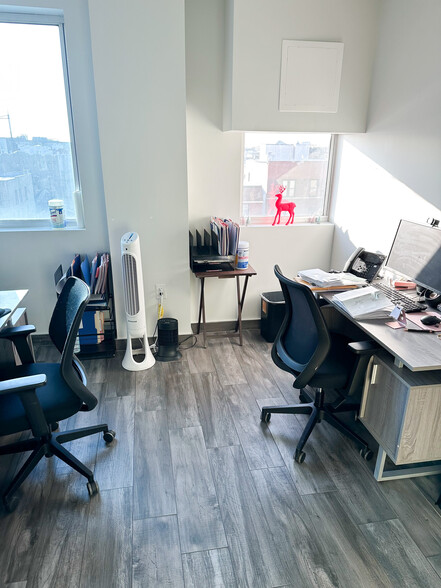 23-25 31st St, Astoria, NY for lease - Interior Photo - Image 3 of 6