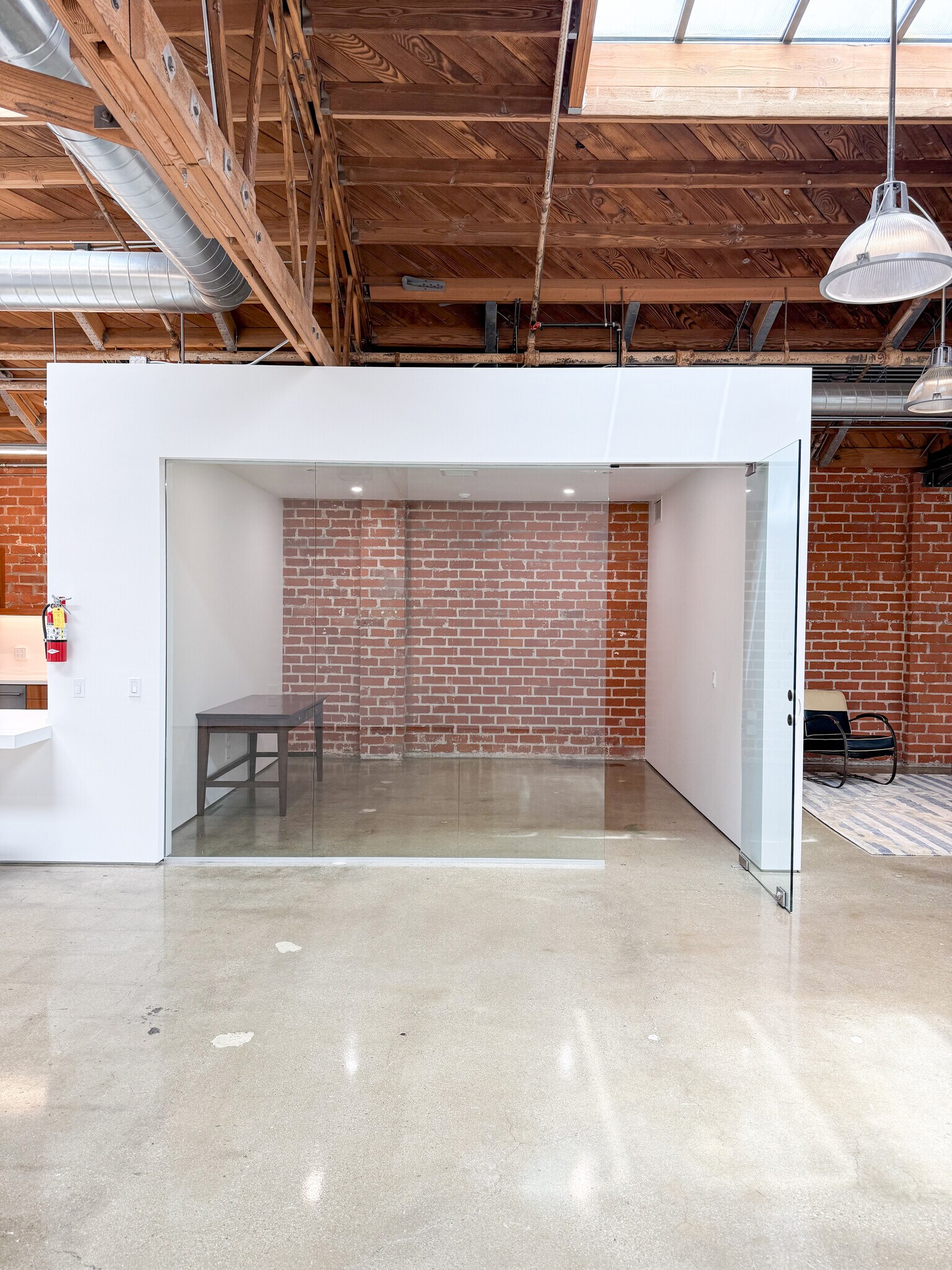 1745 Berkeley St, Santa Monica, CA for lease Interior Photo- Image 1 of 7