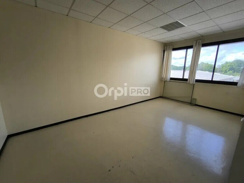 Office in Brive-la-Gaillarde for lease - Interior Photo - Image 2 of 10