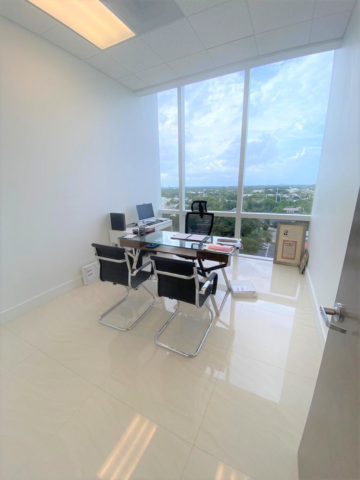 20200 W Dixie Hwy, Aventura, FL for lease Interior Photo- Image 1 of 4