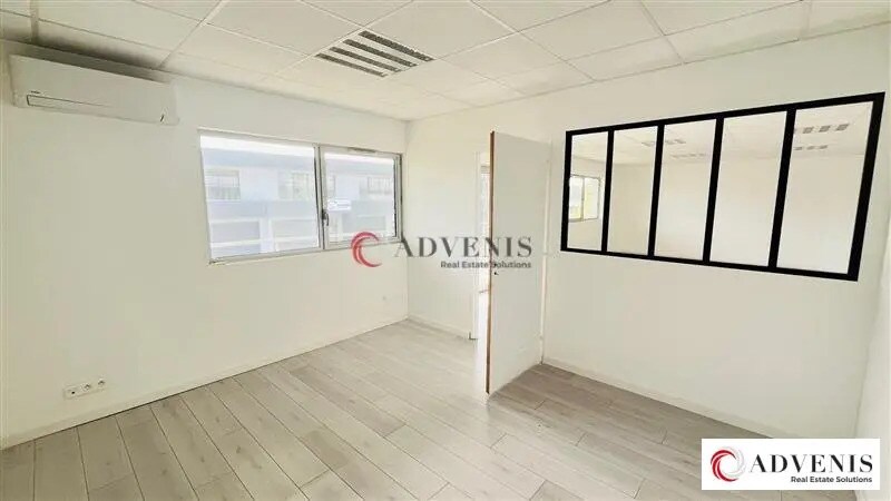 Office in Canéjan for lease - Interior Photo - Image 2 of 7
