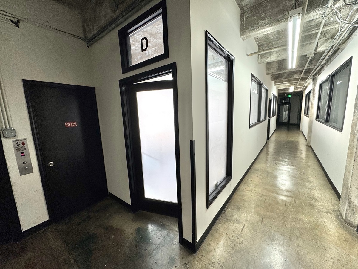 817 S Los Angeles St, Los Angeles, CA for lease Interior Photo- Image 1 of 7