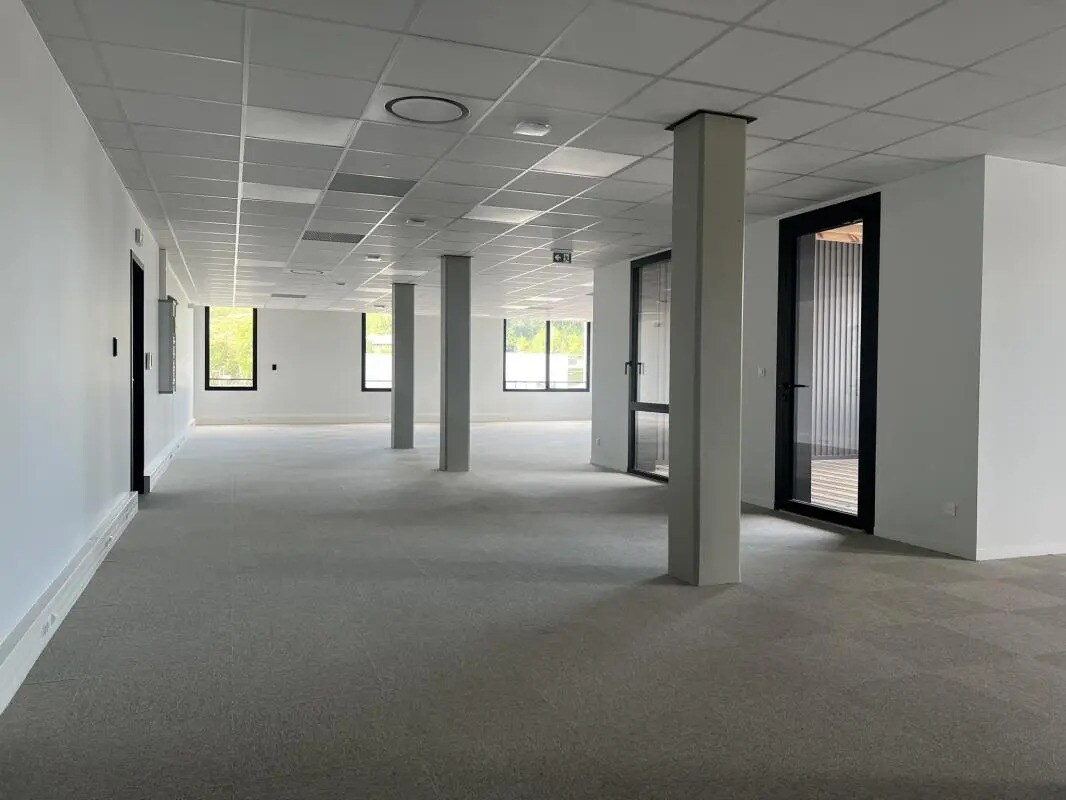 Retail in Anglet for lease Interior Photo- Image 1 of 4