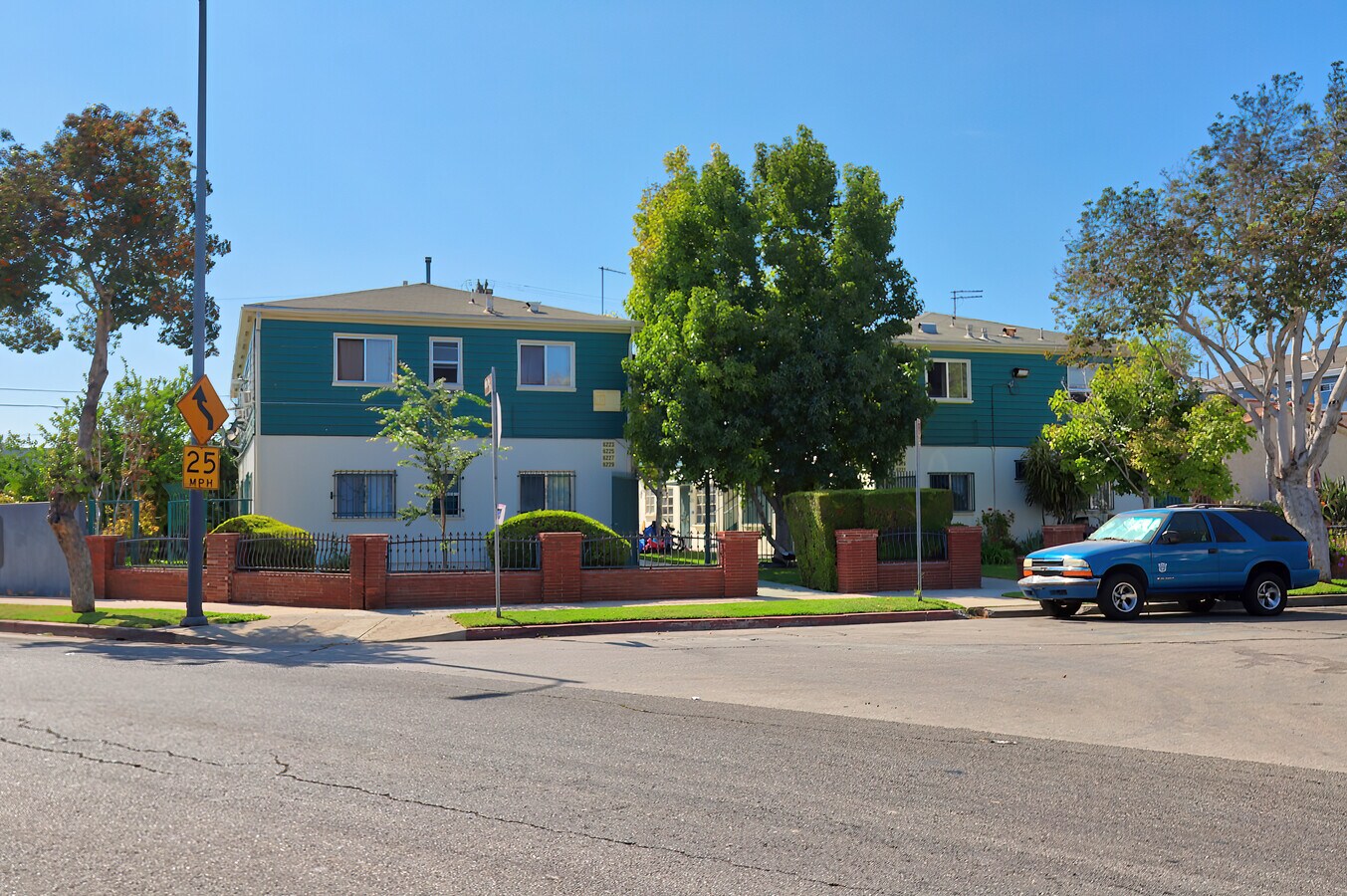 6215 3rd Ave, Los Angeles, CA 90043