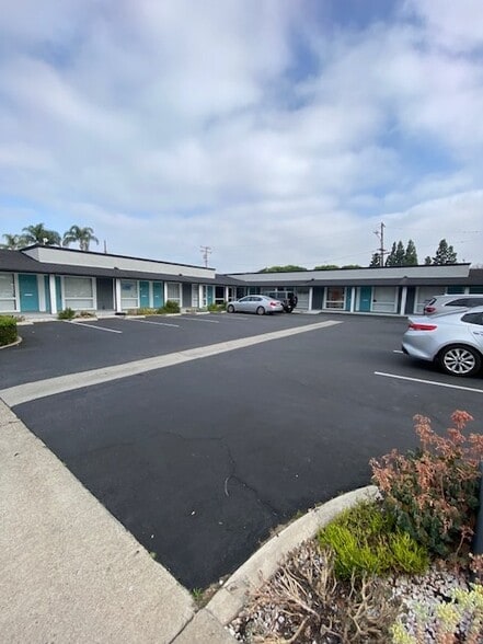 160 Centennial Way, Tustin, CA for lease - Building Photo - Image 2 of 6