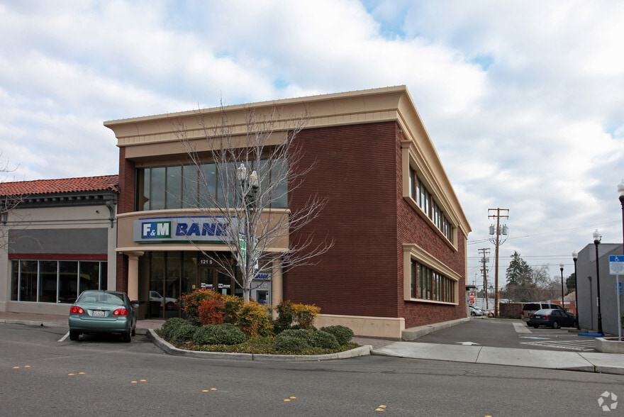121 S Center St, Turlock, CA for lease - Primary Photo - Image 1 of 28